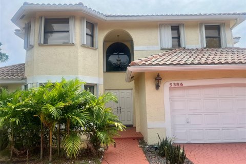 House in Coral Springs, Florida 4 bedrooms, 249.63 sq.m. № 1026174 - photo 7