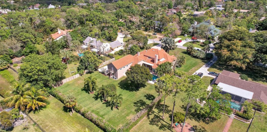 Villa ou maison à Parkland, Floride 5 chambres, 480.58 m2 № 1040876