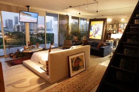Condominio en venta en Miami Beach, Florida, 1 dormitorio, 95.69 m2 № 1074399 - foto 1