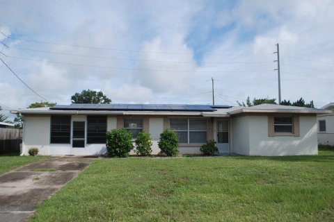 House in Edgewater, Florida 2 bedrooms, 94.2 sq.m. № 1357636 - photo 1