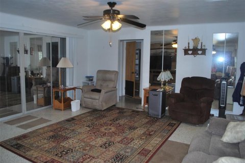 House in Edgewater, Florida 2 bedrooms, 94.2 sq.m. № 1357636 - photo 15