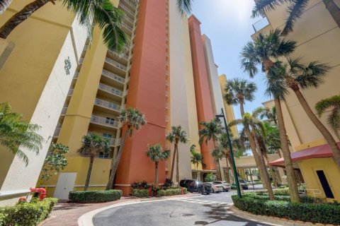 Condominio en venta en Riviera Beach, Florida, 2 dormitorios, 167.97 m2 № 1065467 - foto 16