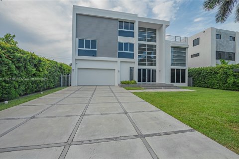 Villa ou maison à vendre à Sunny Isles Beach, Floride: 4 chambres, 598.48 m2 № 1281193 - photo 2