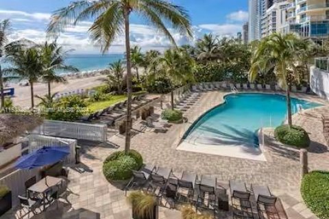 Condominio en venta en Sunny Isles Beach, Florida, 2 dormitorios, 123.56 m2 № 1021394 - foto 25