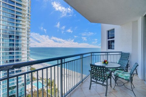 Condominio en venta en Sunny Isles Beach, Florida, 2 dormitorios, 123.56 m2 № 1021394 - foto 7