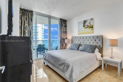 Condominio en venta en Sunny Isles Beach, Florida, 2 dormitorios, 123.56 m2 № 1021394 - foto 12