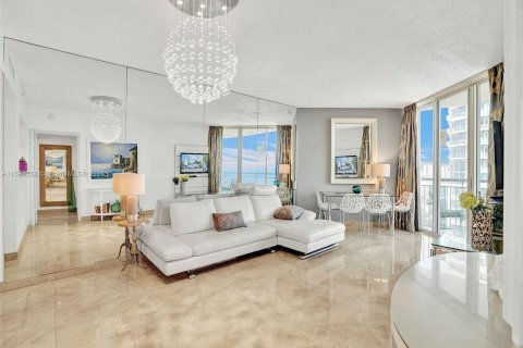 Condominio en venta en Sunny Isles Beach, Florida, 2 dormitorios, 123.56 m2 № 1021394 - foto 4