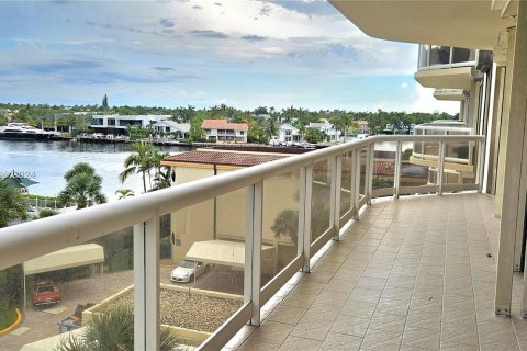 Condo in Aventura, Florida, 1 bedroom  № 1209389 - photo 1