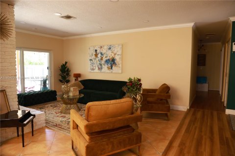 House in Coral Springs, Florida 3 bedrooms, 157.28 sq.m. № 1228164 - photo 14