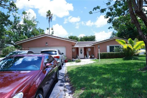 House in Coral Springs, Florida 3 bedrooms, 157.28 sq.m. № 1228164 - photo 3