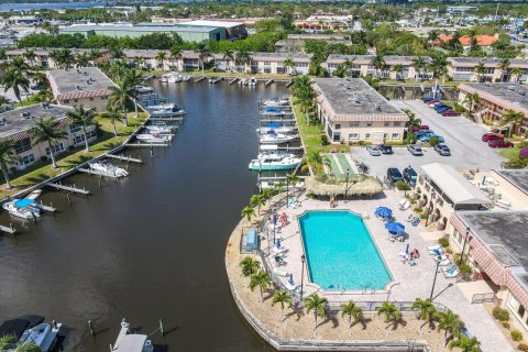 Condo in Stuart, Florida, 2 bedrooms  № 1061228 - photo 27