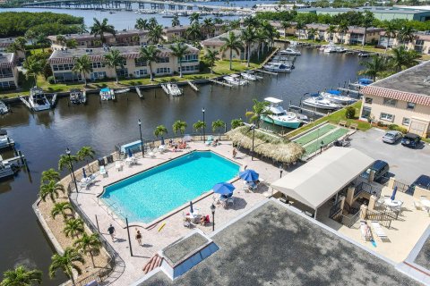 Condo in Stuart, Florida, 2 bedrooms  № 1061228 - photo 25