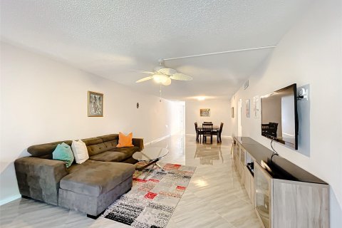 Copropriété à vendre à Coconut Creek, Floride: 2 chambres, 128.67 m2 № 1027123 - photo 23