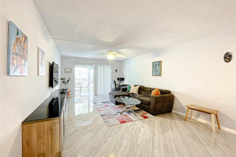 Copropriété à vendre à Coconut Creek, Floride: 2 chambres, 128.67 m2 № 1027123 - photo 24