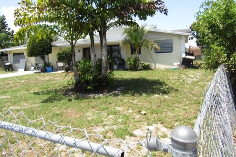 House in Stuart, Florida 3 bedrooms, 164.25 sq.m. № 1168927 - photo 10