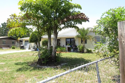 House in Stuart, Florida 3 bedrooms, 164.25 sq.m. № 1168927 - photo 5