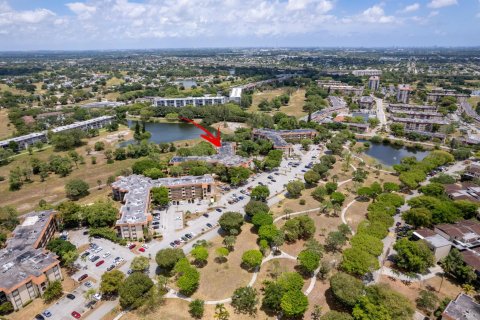 Condo in Lauderhill, Florida, 1 bedroom  № 1168950 - photo 5