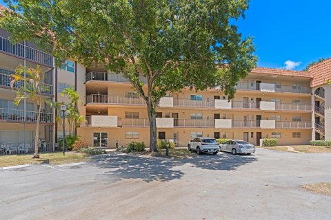 Condo in Lauderhill, Florida, 1 bedroom  № 1168950 - photo 2