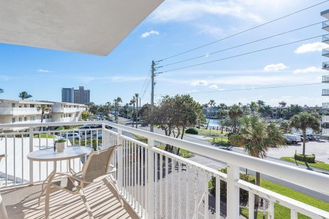 Condominio en venta en Hillsboro Beach, Florida, 2 dormitorios, 111.48 m2 № 1065628 - foto 2