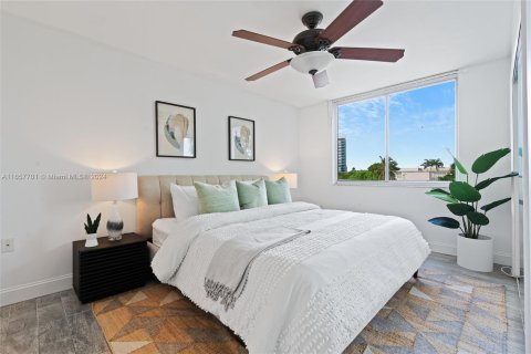 Condo in Miami Beach, Florida, 2 bedrooms  № 1358977 - photo 11