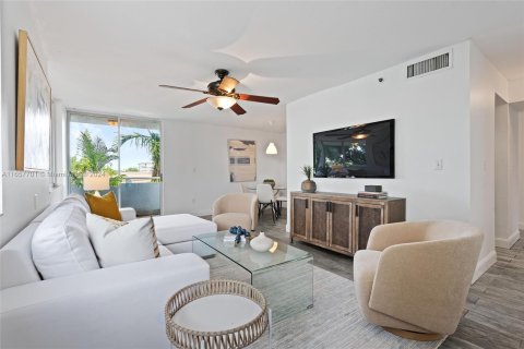 Condo in Miami Beach, Florida, 2 bedrooms  № 1358977 - photo 2