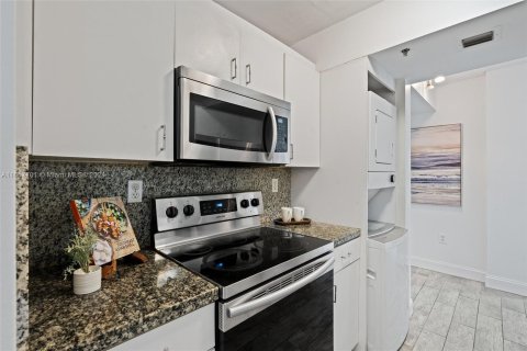 Condo in Miami Beach, Florida, 2 bedrooms  № 1358977 - photo 5