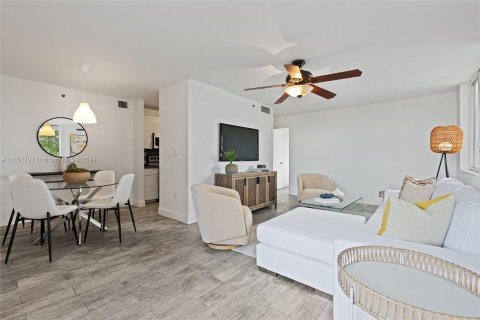 Condo in Miami Beach, Florida, 2 bedrooms  № 1358977 - photo 3