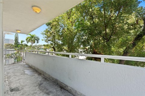 Condo in Miami Beach, Florida, 2 bedrooms  № 1358977 - photo 19