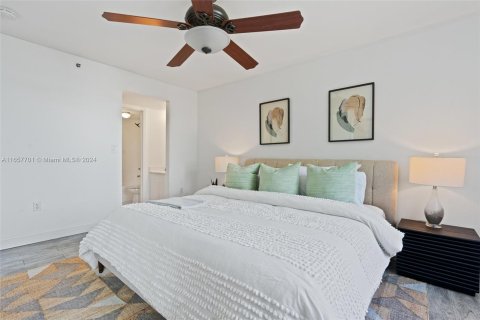 Condo in Miami Beach, Florida, 2 bedrooms  № 1358977 - photo 12