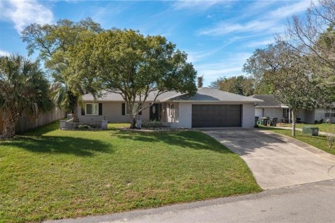 House in Winter Haven, Florida 3 bedrooms, 174.66 sq.m. № 1351295 - photo 1