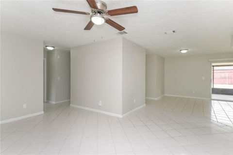 House in Seffner, Florida 3 bedrooms, 146.79 sq.m. № 1351258 - photo 8