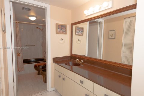 Condo in Key Biscayne, Florida, 1 bedroom  № 1351864 - photo 7