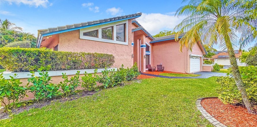 Villa ou maison à Coral Springs, Floride 5 chambres, 251.77 m2 № 1059174