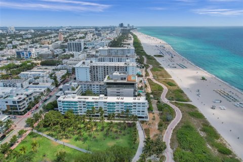 Condo in Miami Beach, Florida, 3 bedrooms  № 1394734 - photo 17