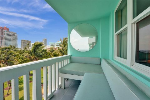 Condo in Miami Beach, Florida, 3 bedrooms  № 1394734 - photo 15