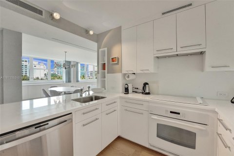 Condo in Miami Beach, Florida, 3 bedrooms  № 1394734 - photo 6