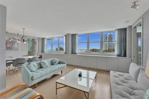 Condo in Miami Beach, Florida, 3 bedrooms  № 1394734 - photo 1