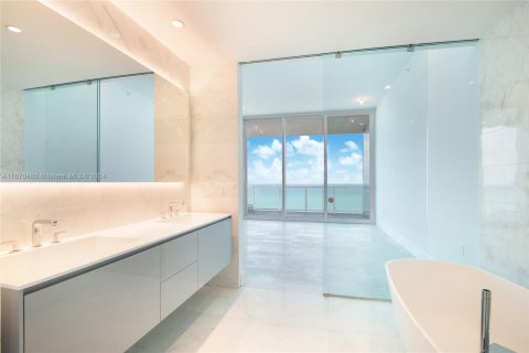 Condo in Miami Beach, Florida, 3 bedrooms  № 1394735 - photo 5