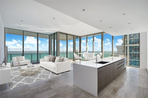 Condo in Miami Beach, Florida, 3 bedrooms  № 1394735 - photo 2