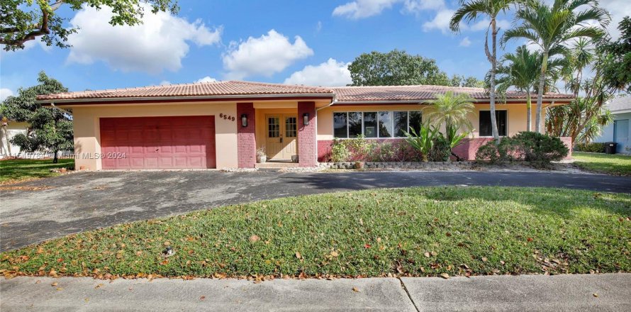 House in Plantation, Florida 4 bedrooms, 208.66 sq.m. № 1060891