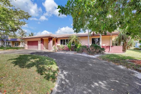 House in Plantation, Florida 4 bedrooms, 208.66 sq.m. № 1060891 - photo 2