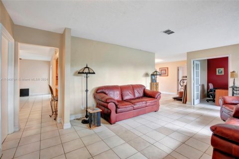 House in Plantation, Florida 4 bedrooms, 208.66 sq.m. № 1060891 - photo 5