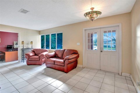 House in Plantation, Florida 4 bedrooms, 208.66 sq.m. № 1060891 - photo 3