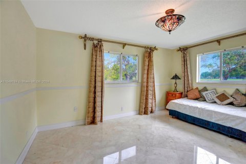 House in Plantation, Florida 4 bedrooms, 208.66 sq.m. № 1060891 - photo 20