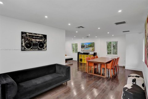 Casa en venta en Biscayne Park, Florida, 3 dormitorios, 208.38 m2 № 1080199 - foto 6