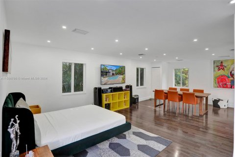 Villa ou maison à vendre à Biscayne Park, Floride: 3 chambres, 208.38 m2 № 1080199 - photo 8