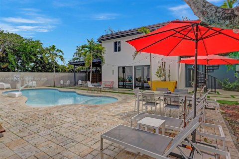 Villa ou maison à vendre à Biscayne Park, Floride: 3 chambres, 208.38 m2 № 1080199 - photo 16