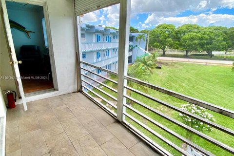 Condo in Hollywood, Florida, 1 bedroom  № 1240911 - photo 6