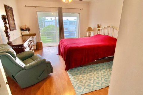 Condo in Hollywood, Florida, 1 bedroom  № 1240911 - photo 13