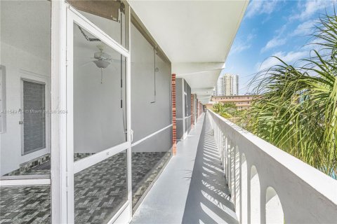 Copropriété à vendre à Hallandale Beach, Floride: 1 chambre, 68.38 m2 № 1059670 - photo 4